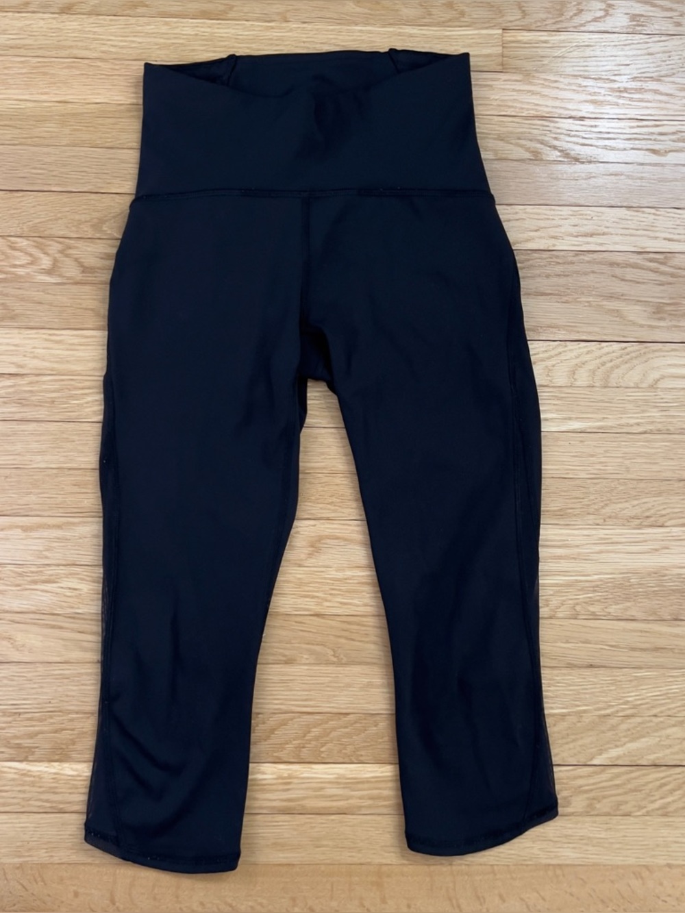 Lululemon Capris, Women, 17” Inseam, Size 4, Mesh Accent, Black, Athleisure